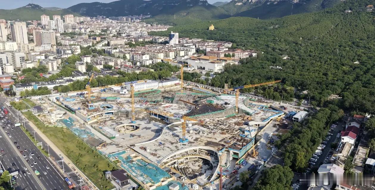 建设中的济南千佛山广场