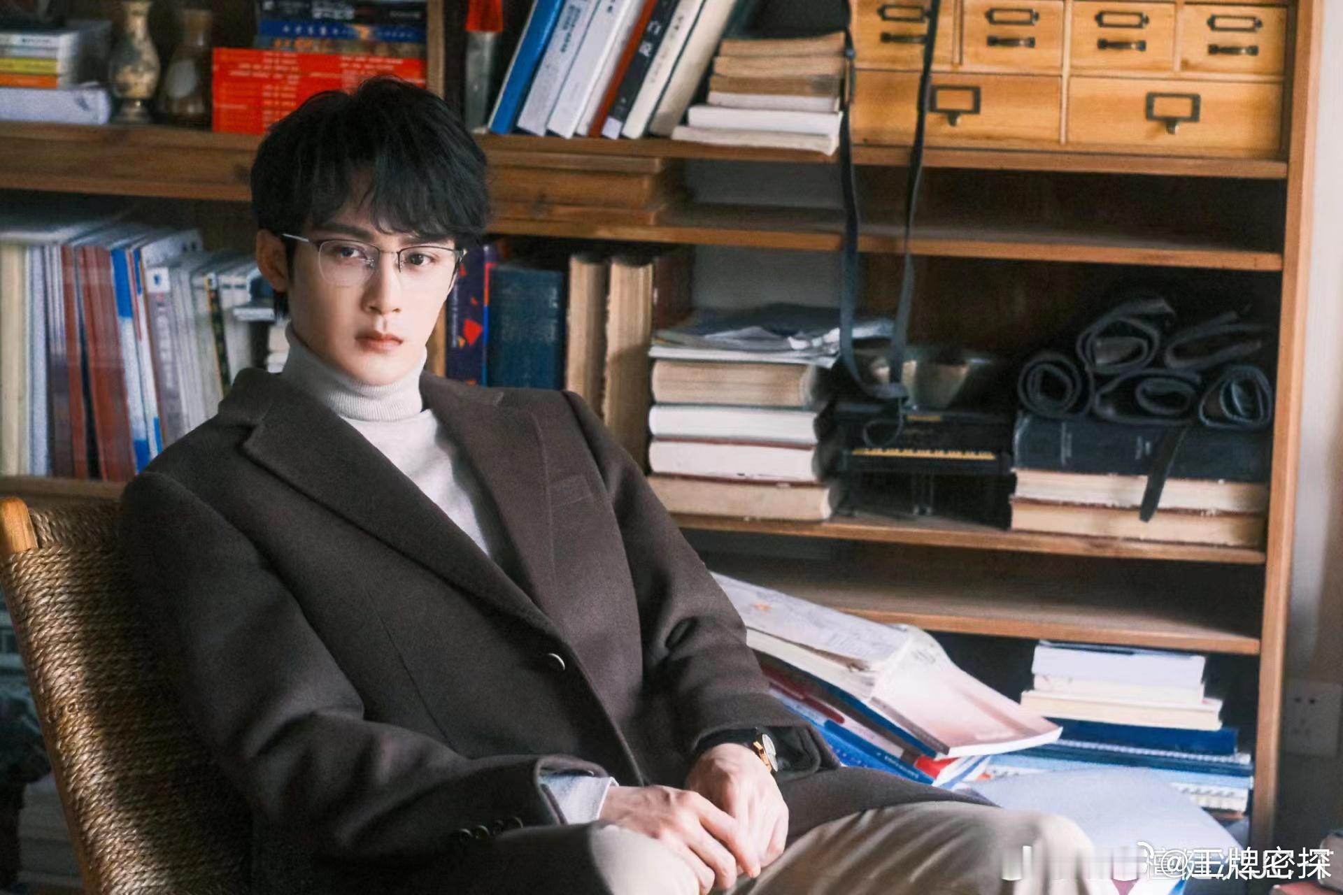 #檀健次大衣撕漫男#檀健次晒滤镜杀青照🈶谁懂啊，穿大衣的多多有种漫画人物照进现