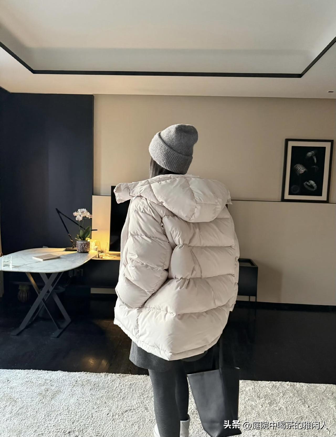 姐妹们听我一句劝！冬天选羽绒服，真的千万别冲白色款。

谁买谁后悔系列！白色羽绒