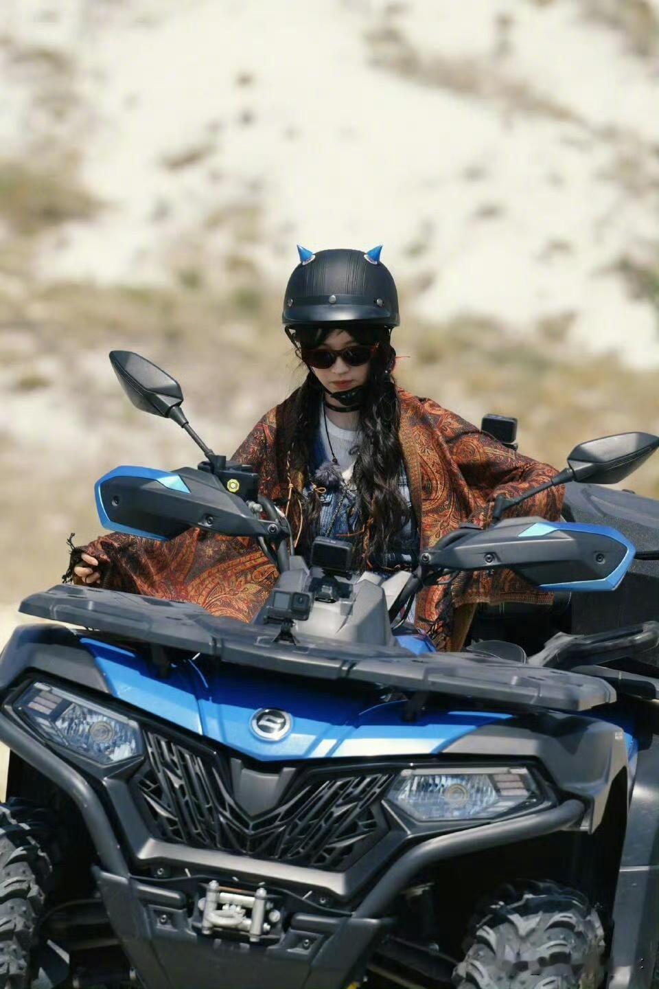 田曦薇：甜妹脸配狂野车技，反差感直接杀疯了🤯
 
谁懂啊！田曦薇这组图直接把“