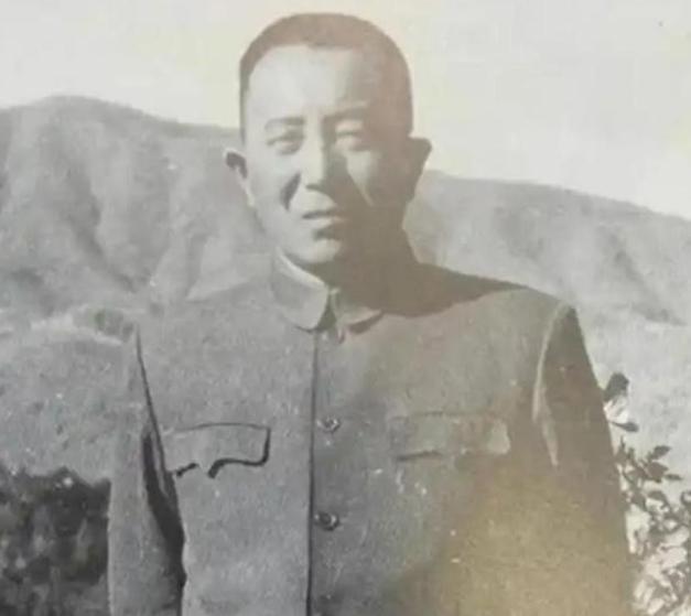 总参谋长罗瑞卿跳楼后，毛主席既生气又心疼，派汪东兴去看望他，汪东兴对罗瑞卿说：毛