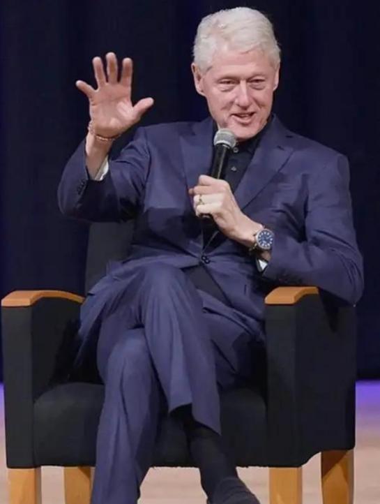 美国前总统克林顿表示，如果中国成为新的世界领导者，希望到时候中国能对美国手下留情
