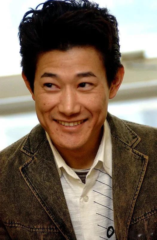 演员矢野浩二发文永远支持一个中国 11月18日，日本演员矢野浩二在微博发文，表示