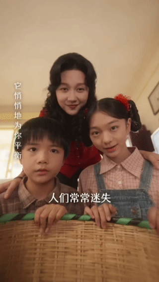 短剧家里家外3官宣 孙艺燃把蔡晓艳那个川渝暴龙演活了，又辣又暖。第三季如果还是原