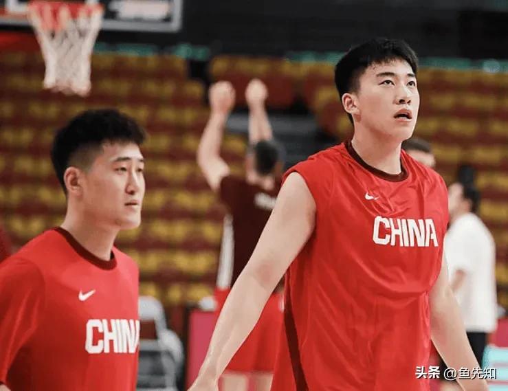 今天中国男篮最后时刻被绝杀，看看中国男篮各球员数据:
庞峥麟:11投7中，17分