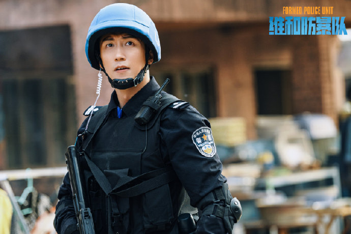 #黄景瑜剧粉上桌了##黄景瑜暑假档特种兵# 黄景瑜这个暑假太牛！《维和防爆队》令