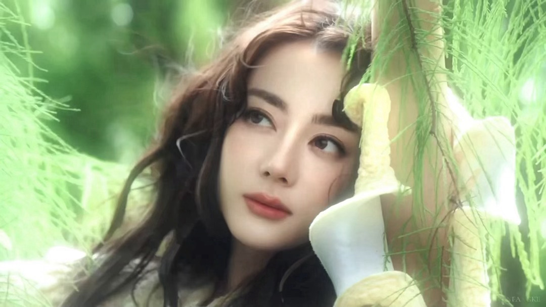 迪丽热巴 VOGUE真的替迪丽热巴开心，拿下VOGUE单人封，直接完成五大女刊全