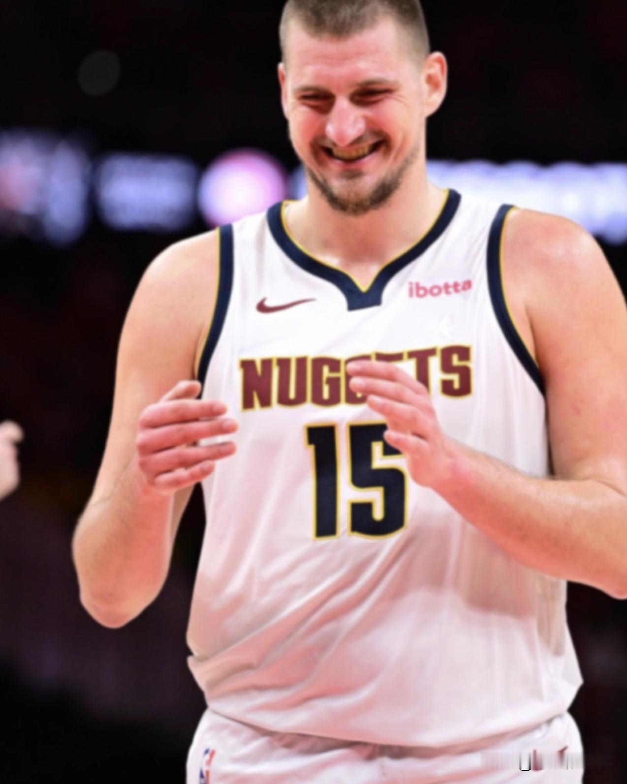 NBA历史最强5次单场三双！谁的数据更炸裂一些？
 
1. 约基奇 31分21篮