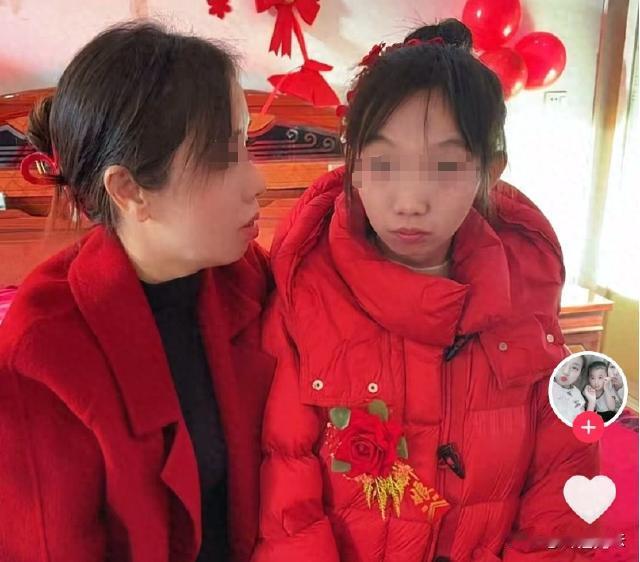 河南，一位妈妈生育了3个女儿，二女儿跟小女儿智力正常，奈何大女儿却先天性智力不全