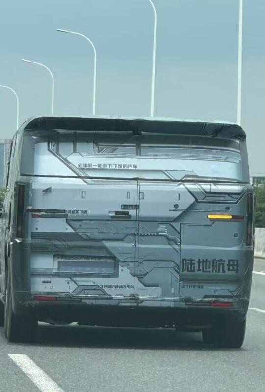 在路上遇到的 这是什么车