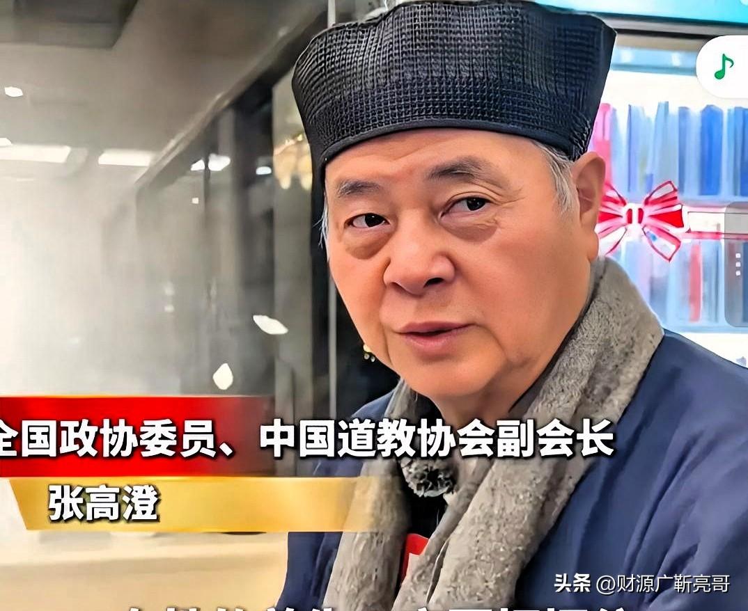 今天刷到一个履历，看得我直冒冷汗。

美国计算机博士，浙大教授。

这头衔要是扔