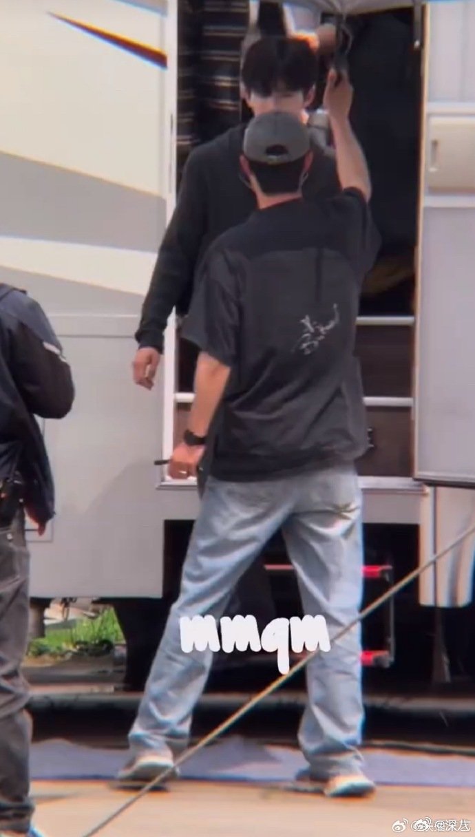 花少导演探班王星越告白花少导演探班王星越 花少导演探班王星越，哇去能合作上吗 