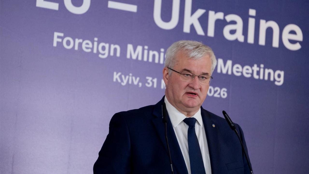 泽连斯基还没点头，美国就敢擅自解除对3艘俄罗斯船只的制裁。华盛顿此举已经引发基辅