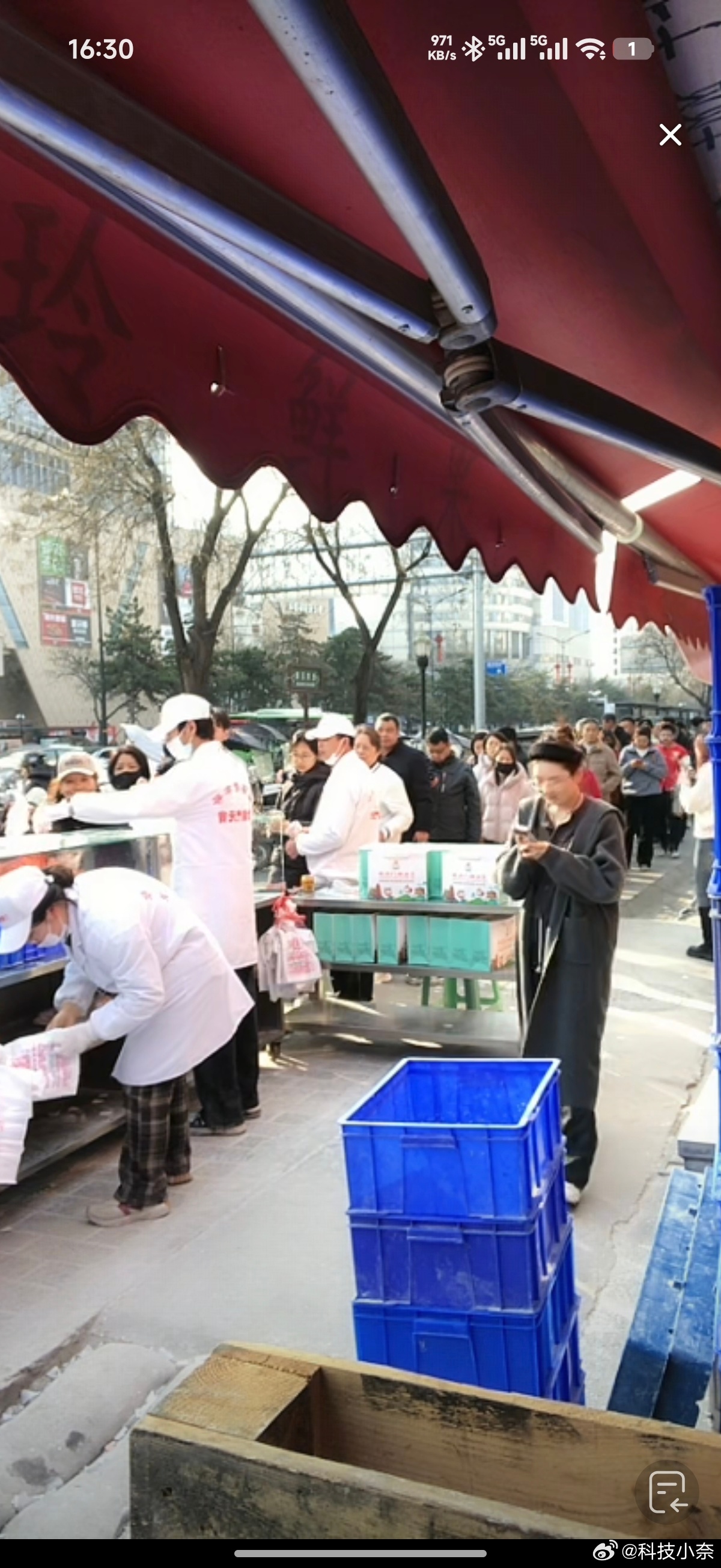 元宵节快乐各位！今天都吃元宵/汤圆了吗？什么馅的呢？我一大早就吃了，两个花生一个