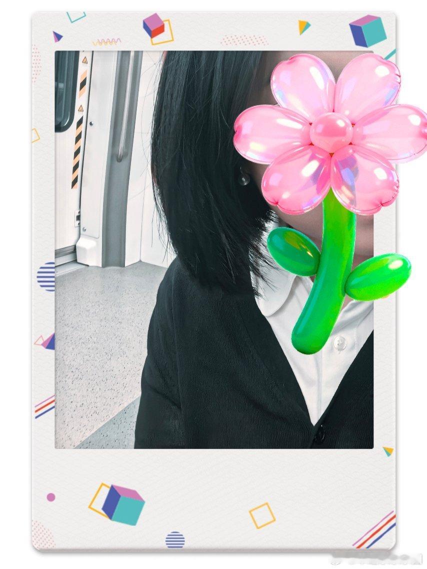 突然变天降温的早晨，开会狗在衣柜前神游好久，终究选择了黑白两个安全颜色，虽然明白