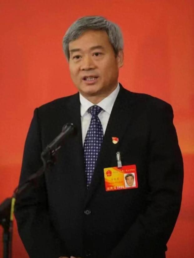 2009年，河南医生宋兆普免费到孤儿院看病，可没想到竟发现8成孩子的肚皮比纸还薄
