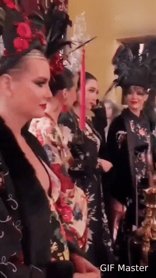 释永信在美国好莱坞比利佛山庄参加私人豪华排队的场景
       我就说为啥去拜