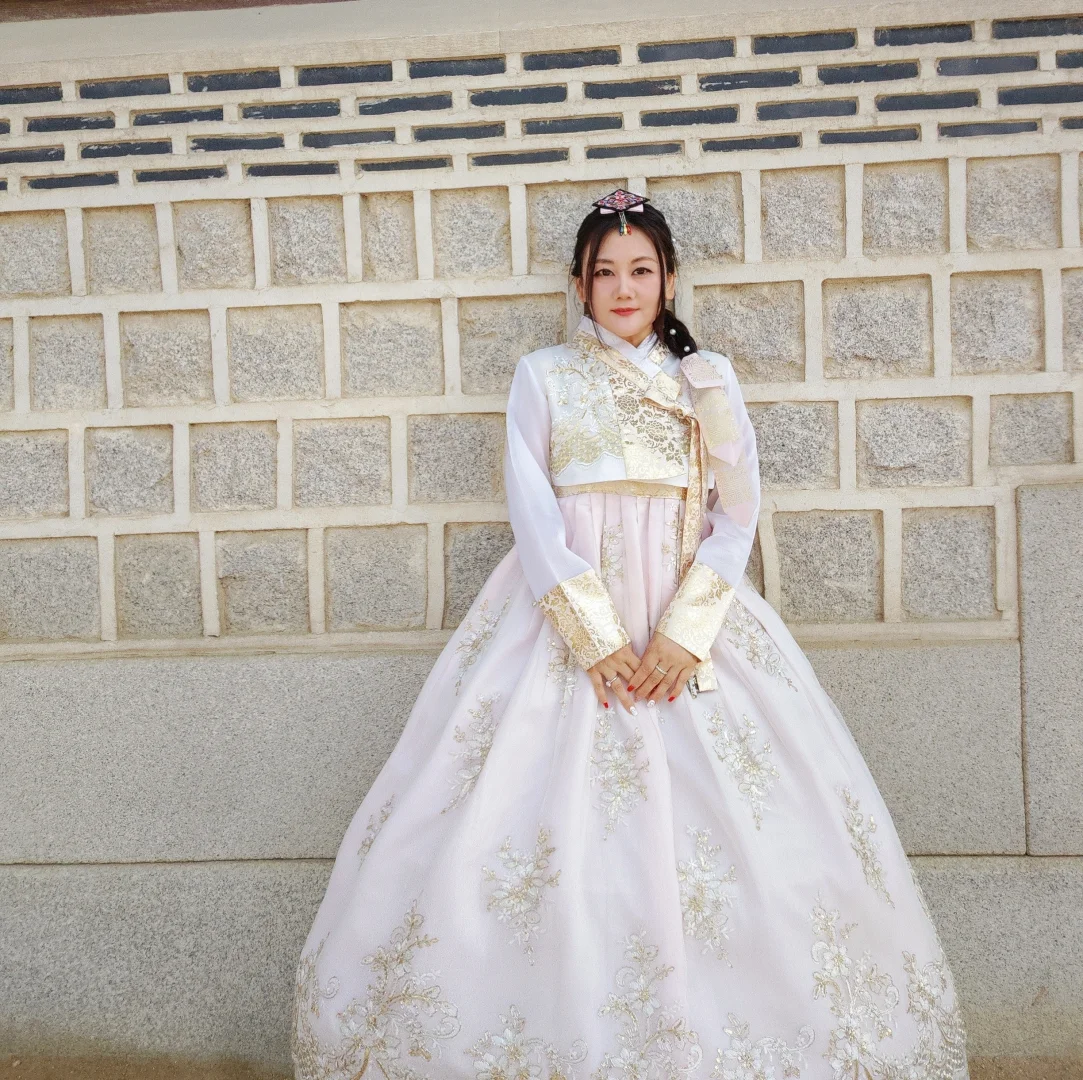 韩国🇰🇷首尔☞今日游客韩服打卡照 到了光化门附近就可以看到很多韩服...