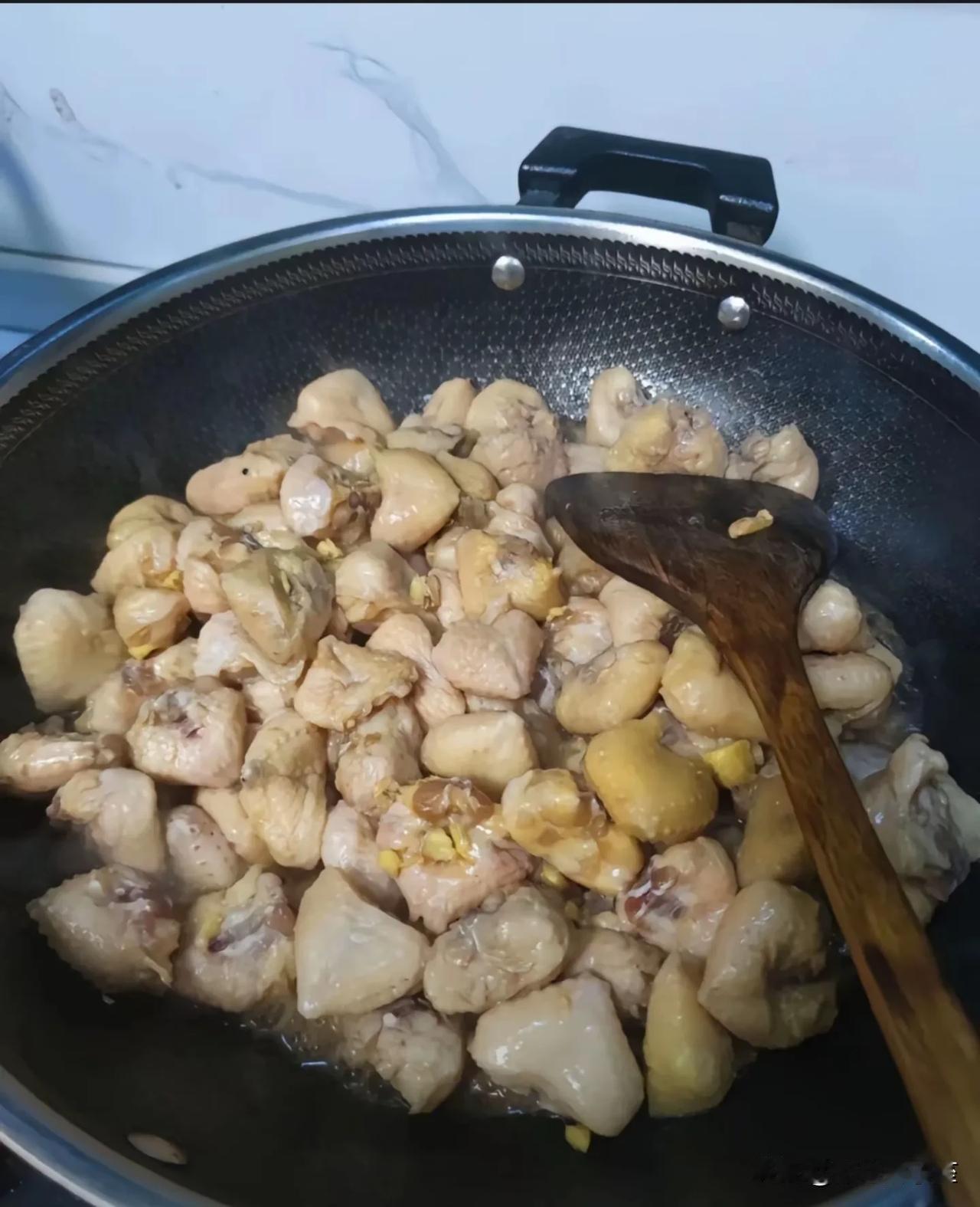 美味鸡屁股，香气扑鼻，快来尝鲜！反正我是下不去嘴[捂脸][捂脸][捂脸]