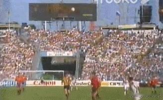 在1994年世界杯上，第一天比赛之中有一场西班牙和韩国的比赛。
韩国前锋高正云突