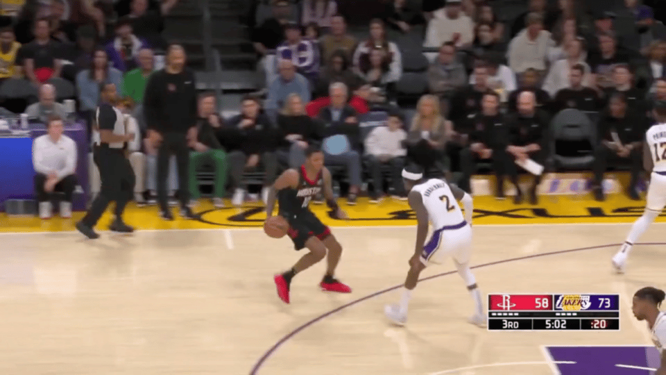 范德彪复出最大的意义就是他的防守和篮板能够很大程度减轻浓眉的压力，浓眉的进攻活力