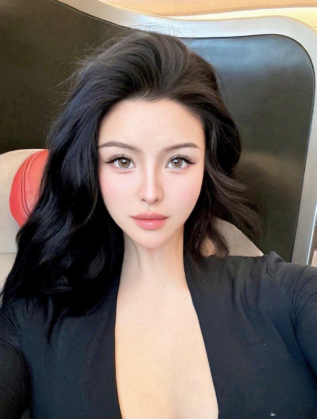 莫着妄心销彼我,我心无我亦无君。  ​​​