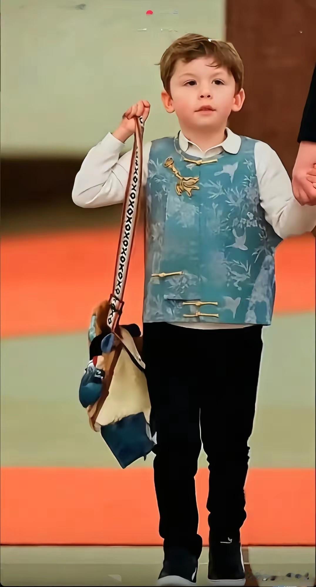 全球最幸福的小孩哥，不知道将来他会做什么工作。