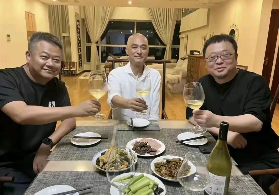 只能认出罗永浩。
        家常菜，才能聊出家常。许多真言，不是网上的怼天