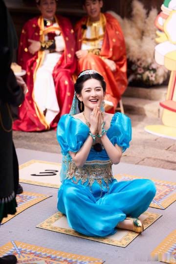 谢娜串烧舞台谢娜乘风之夜表演7个节目 谢娜在乘风之夜带来长达7个节目的串烧表演，