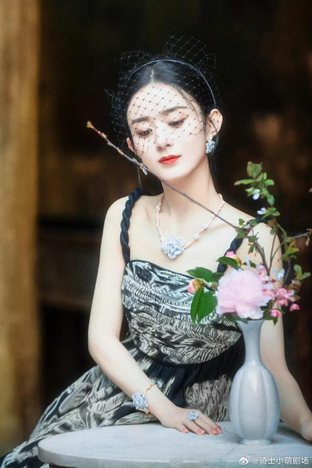 赵丽颖站姐发了张极05后歌手张极踏实努力、实力在线，也收获了前辈圈层的认可与关注