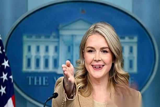 “漂亮，嘴唇像机关枪一样叭叭叭！”
听到一个大老板这么评价自己的女下属，什么感觉