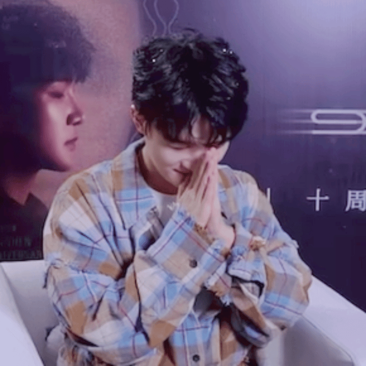 周深 新的一天，新的一个月，也是2025收尾月了，祝我们都越来越好！2025最后