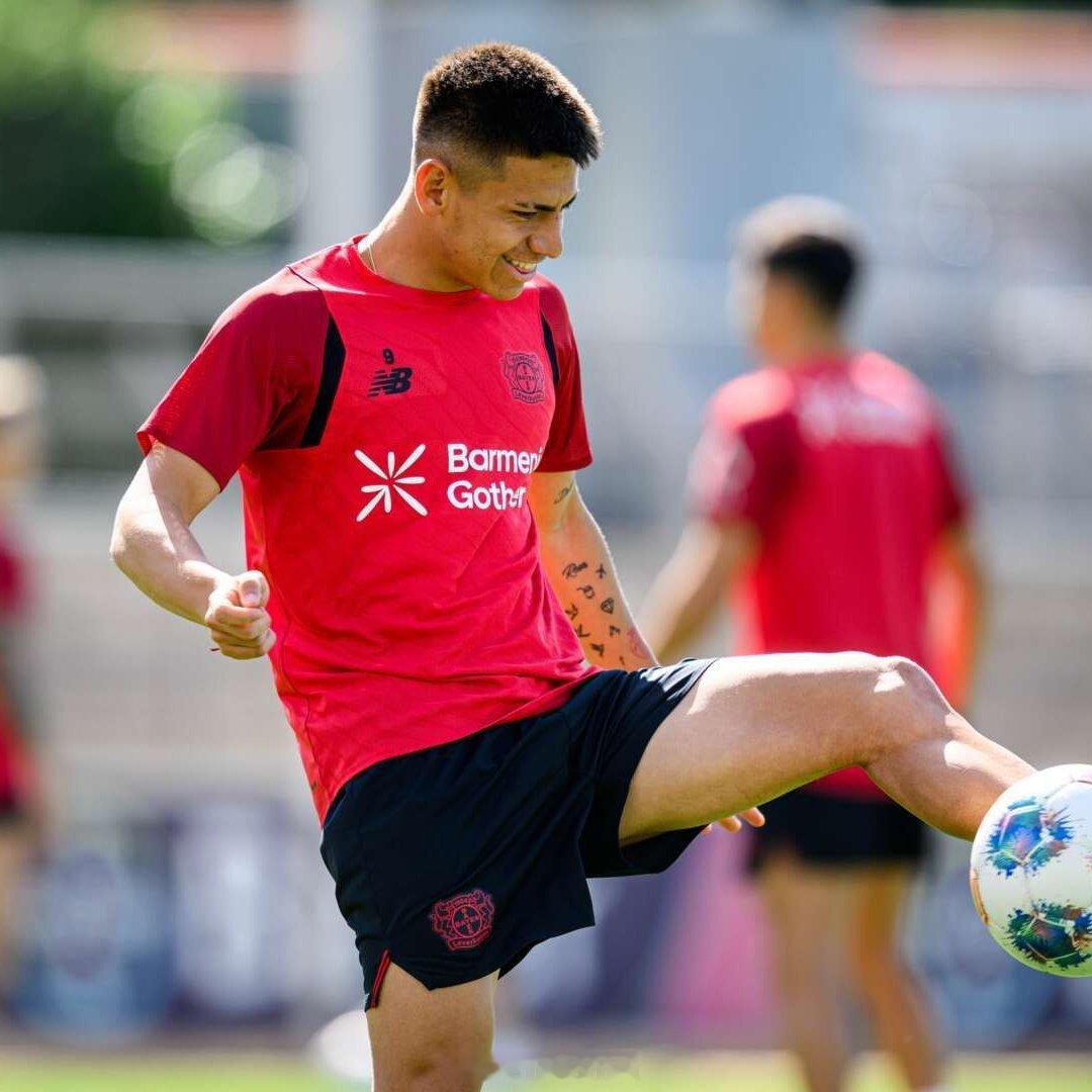 勒沃库森西蒙·罗尔费斯谈到克劳迪奥·埃切维里本赛季迄今为止只出场75分钟：“球队