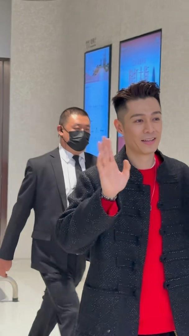 【On.cc】周柏豪北上密密賺　粉絲逼爆商場歌手周柏豪近年專注內地發展，參加多個