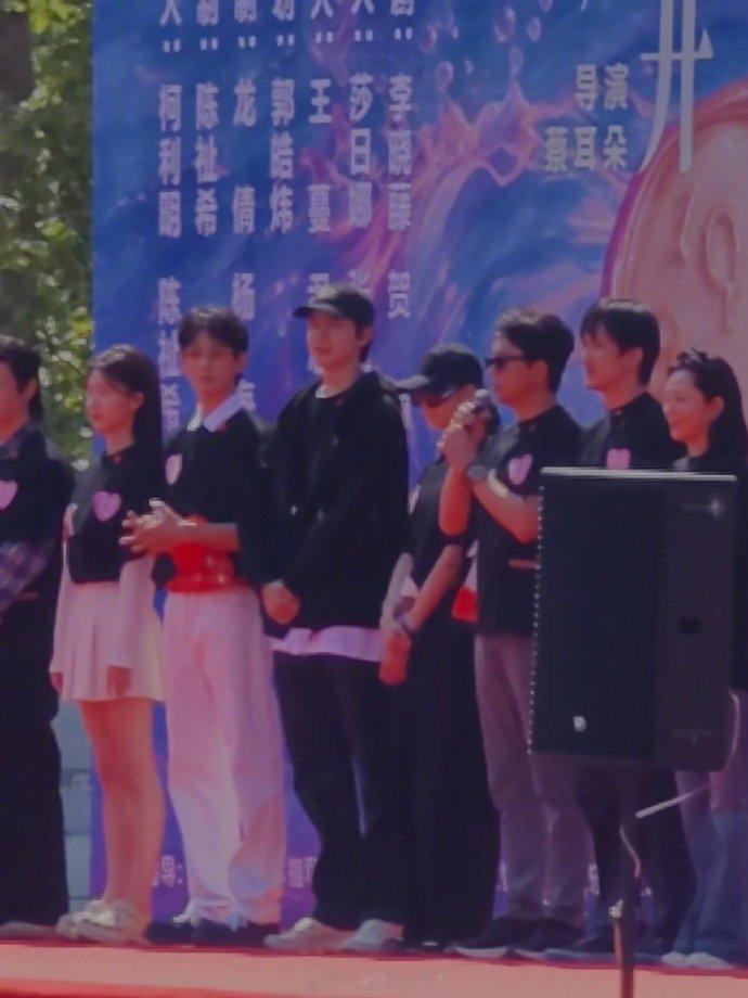 我与爱同谋开机现场路透 关晓彤林一开机现场同框路透 我与爱同谋开机现场路透 
