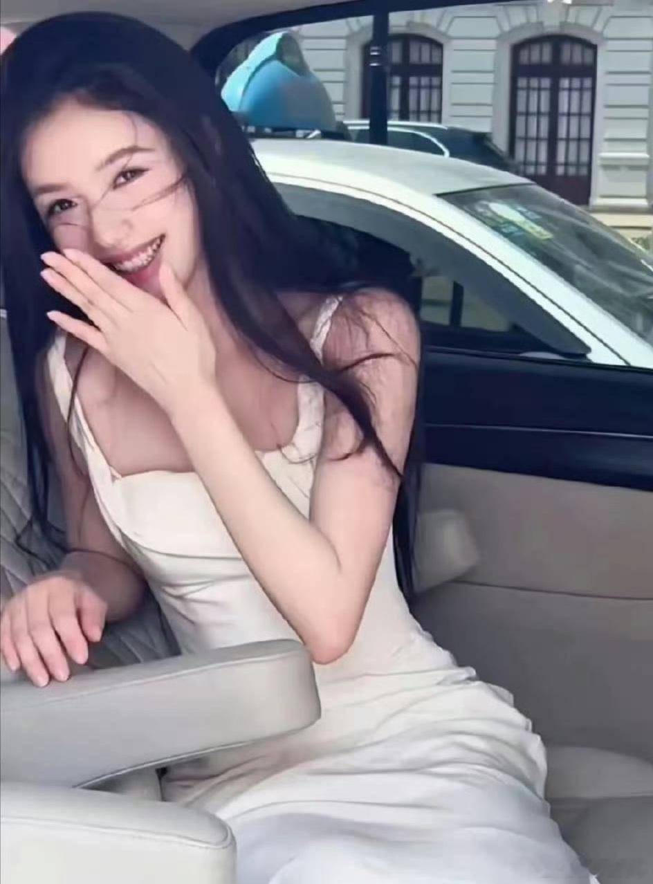 林允这是医美了吗，怎么感觉现在美得让人快认不出来了？ 