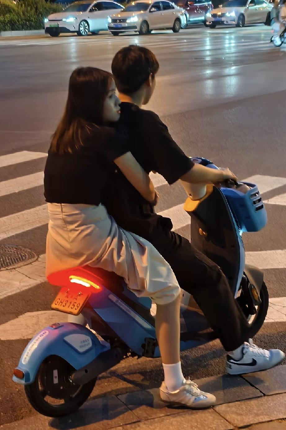 结婚越久越明白：恩爱不是轰轰烈烈，而是把这三件事做好👇

三多：让爱流动起来