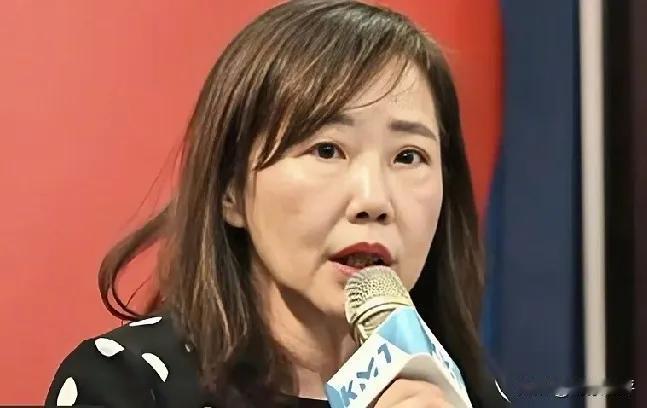 台湾icon政坛，时下最聪明的女人出炉。

这个最聪明的女人是谁？

是尹乃菁i
