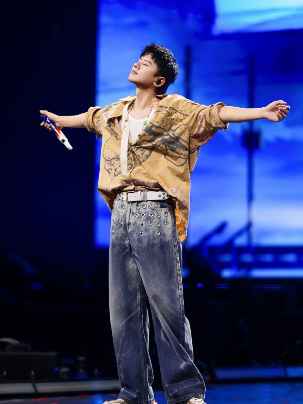 张杰感谢新加坡观众朋友们的热情张杰杰哥演唱会新加坡站圆满完成！现场观众非常热烈呐