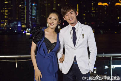 张翰秋瓷炫在于晓光前面挽手走路宝子们！最近张翰和秋瓷炫在于晓光前面挽手走路这一幕