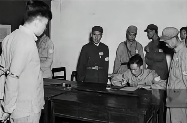 1949年，毛主席想起了一桩悬案未破，就叫来了公安部长罗瑞卿，说：“有桩悬案困扰
