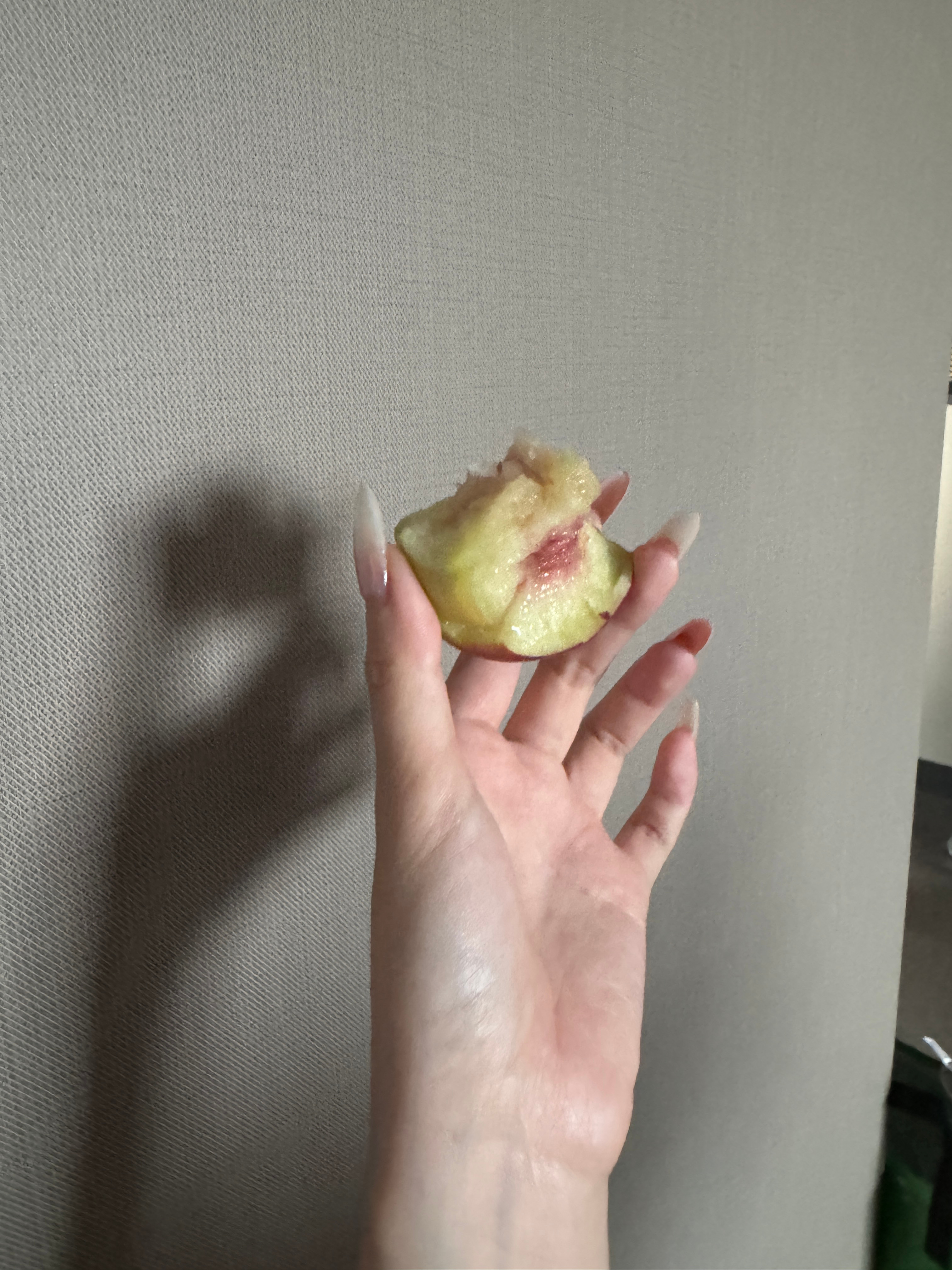 喜欢吃水果的人买到好吃的水果真的好幸福，和上次买杨梅一样都是找果园的人直接买的，