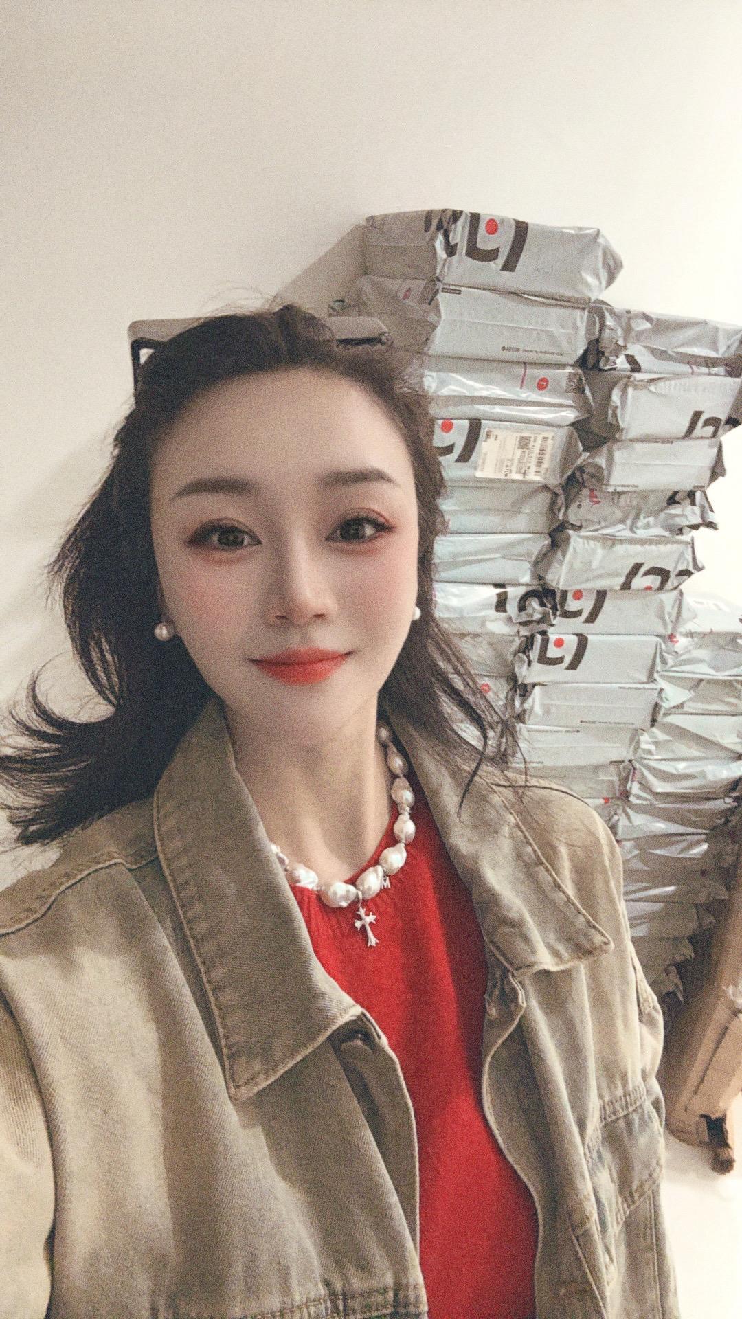 一夜入冬…这天气冷的，我怀疑它在冲业绩