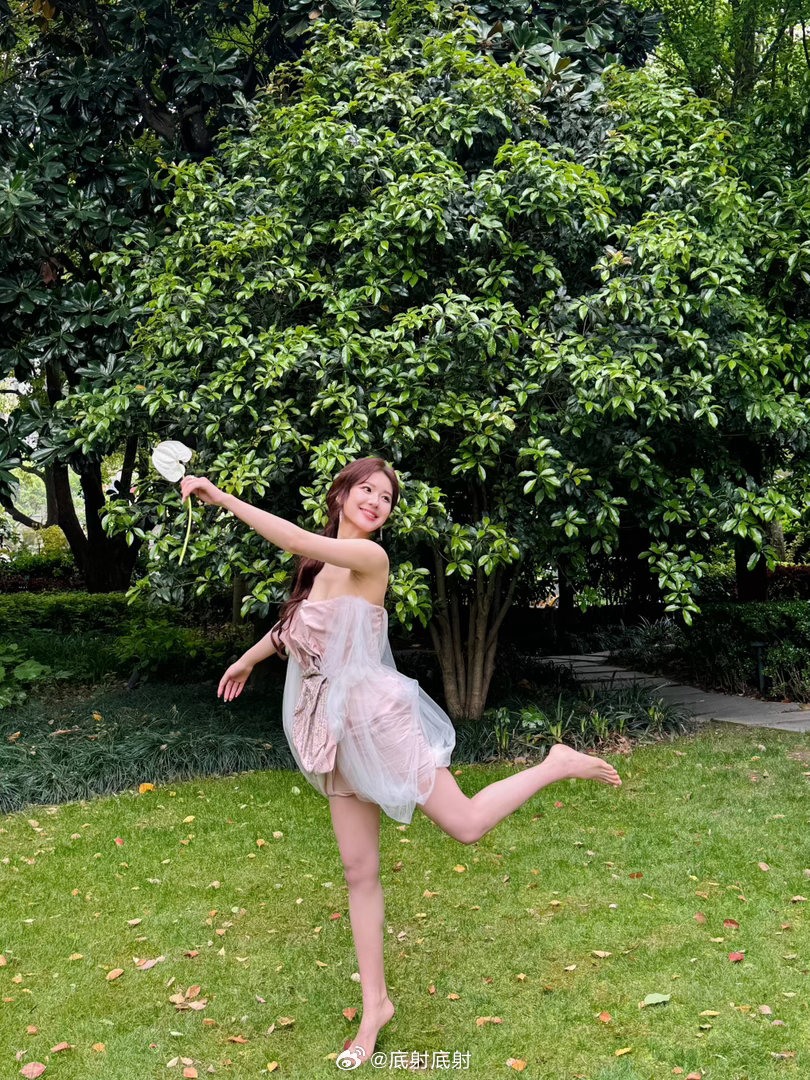 赵露思全是裸足 