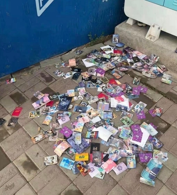 好想捡，就是不好意思蹲下去 