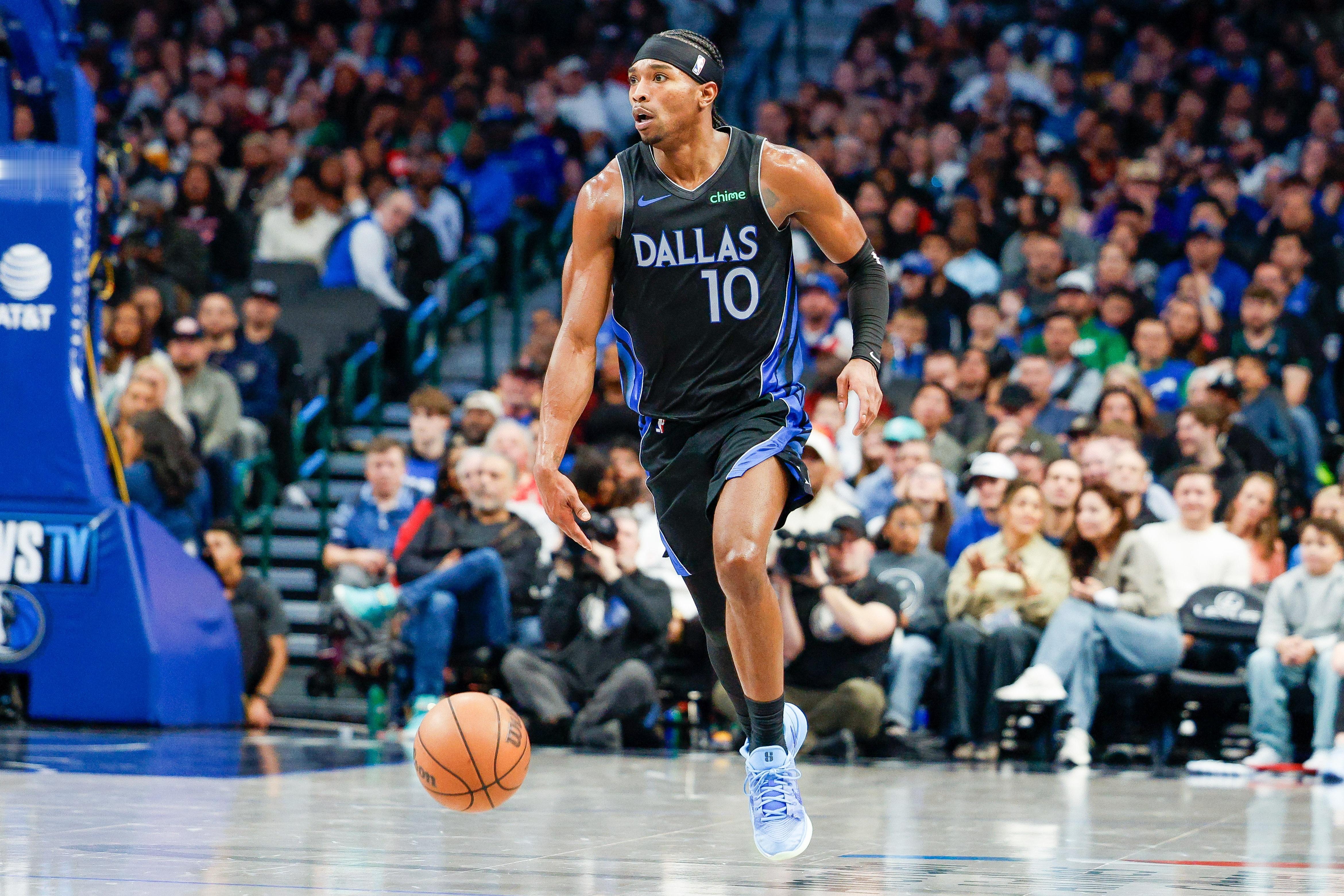 独行侠123-115战胜勇士。布兰登·威廉姆斯表现出色，替补上来很高效，打了27