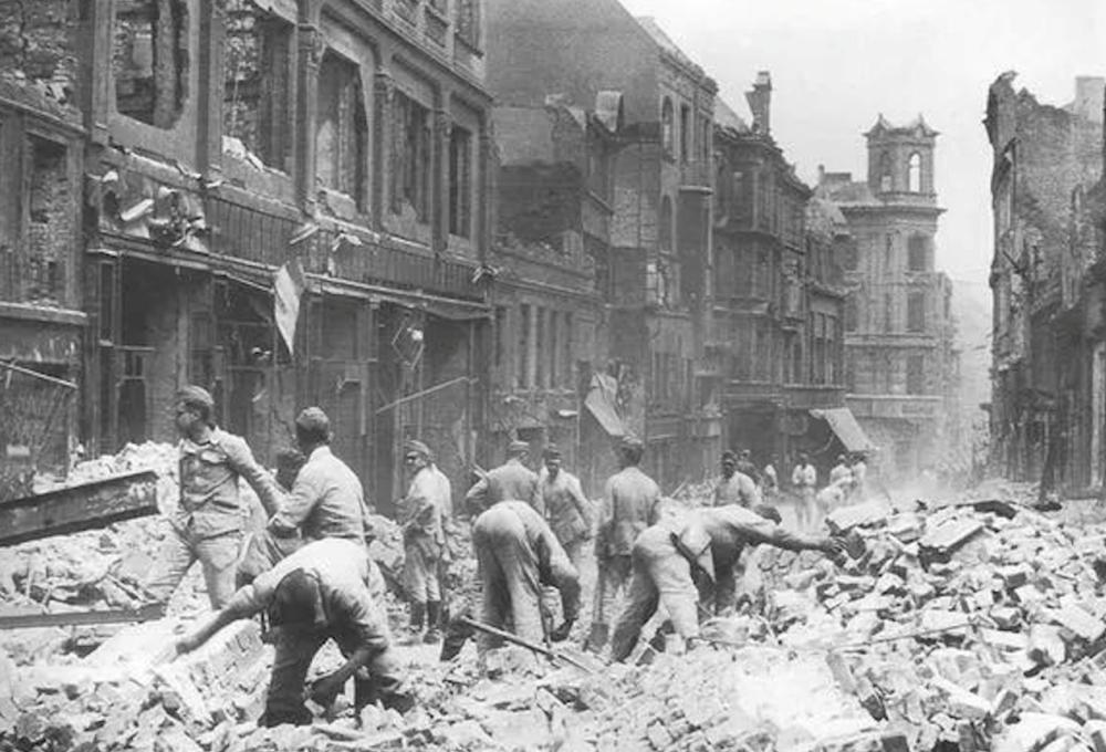 波兰要求俄罗斯赔偿二战期间的损失，梅德韦杰夫对此讽刺道：“在社会主义建设时期，苏