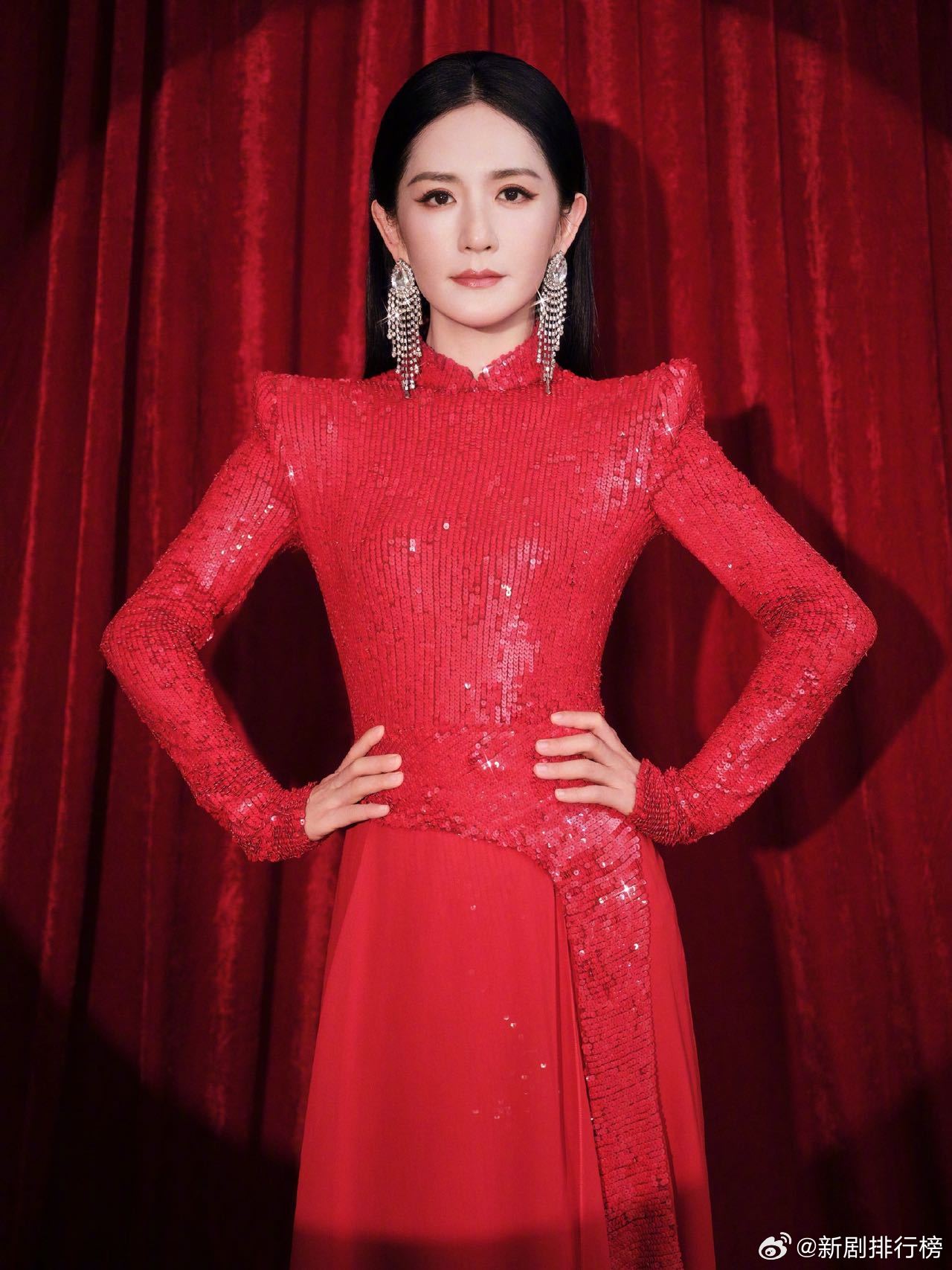 谢娜乘风临场反应 谢娜在乘风舞台上的临场应变太加分，遇到问题不慌不忙，用真诚与机