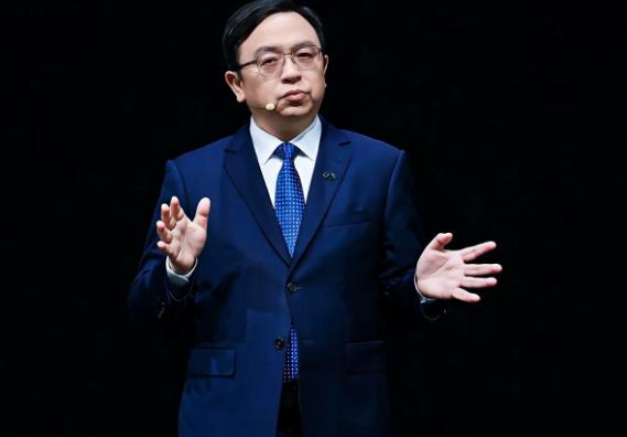 比亚迪王传福：“我宁可让地价高一点，也要在国内建厂，我要稳社会，因为我觉得就业是