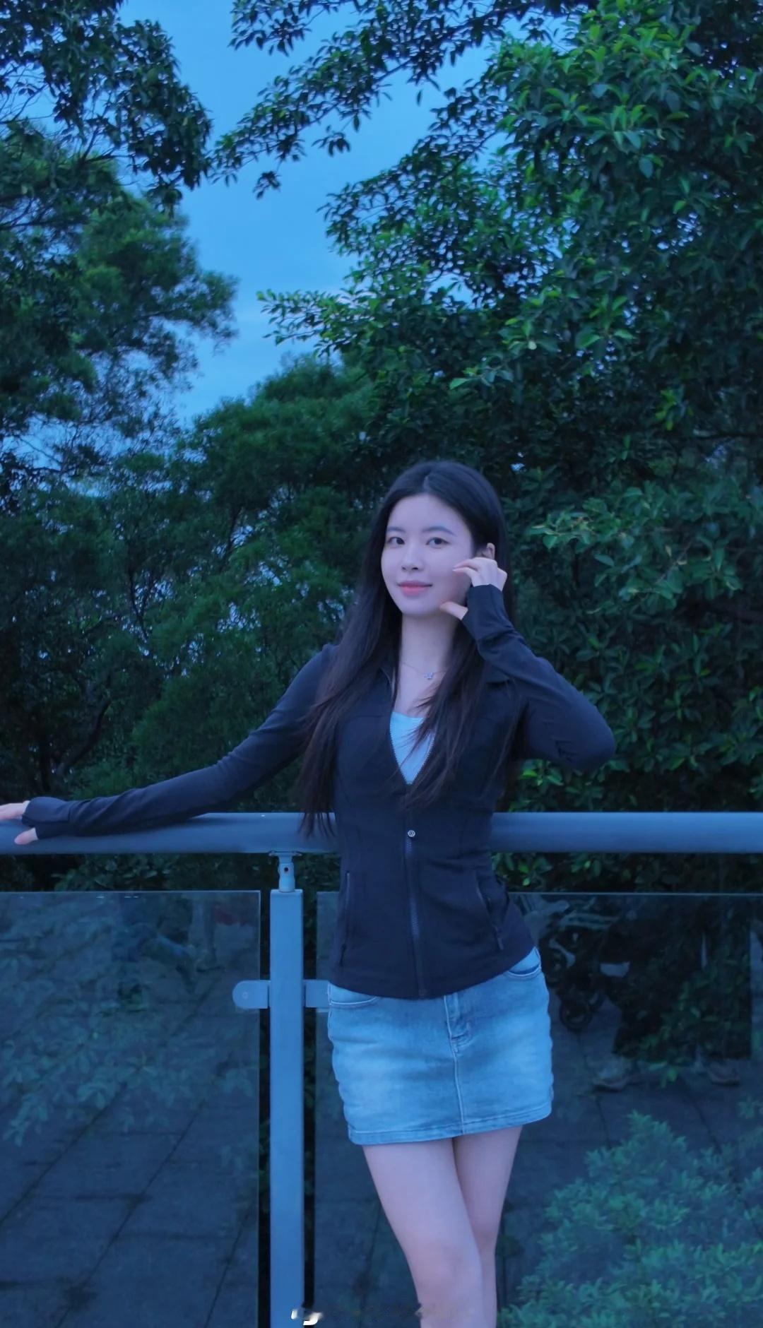 白云山幼儿老年版爬山攻略🧗
📍无痛版无楼梯亲民友好路线，主打一个和朋友一起放